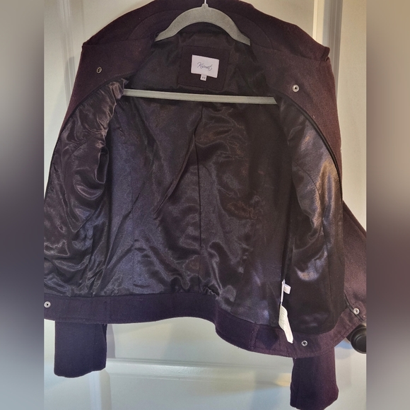 Kismet jacket, Size Medium, in the color wine. - Picture 4 of 6